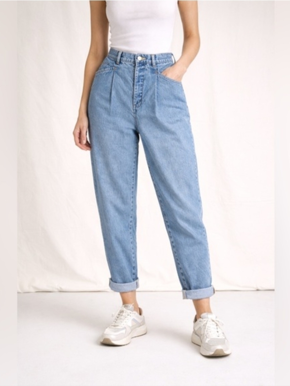 Vintage Highwaisted Mom Pleated Denim Blue Jeans Womens size 26